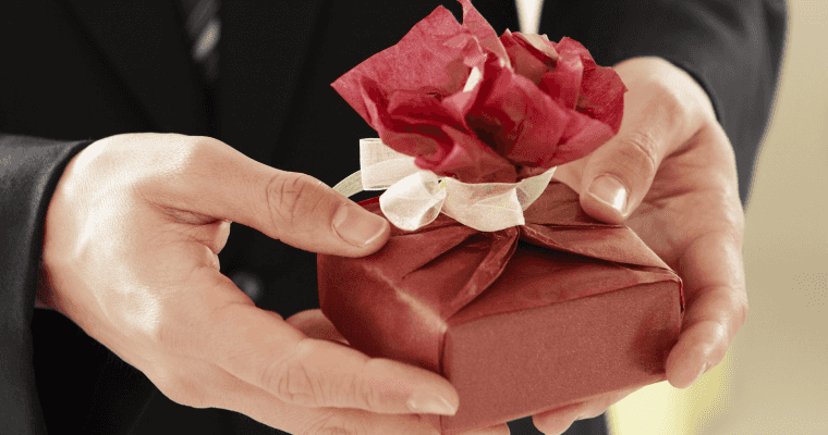 5 ideas únicas de regalos para el Padrino de Bautizo